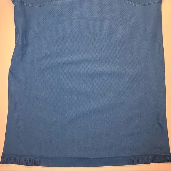 Women’s Athleta Momentum Seamless Tee Mesh Panels Stretch Breathable Sz. S - Picture 9 of 13